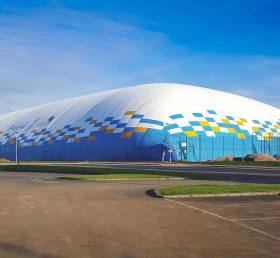 Tent3-012 104M X 65,7M Doppelte Lederkuppel über einem Fußballfeld in Leckwith, Cardiff