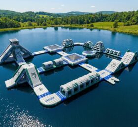 S837 Wolf-Thema Aufblasbarer Wasserpark