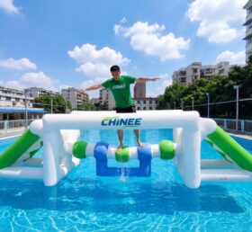 T10-619 Schwimmendes Wasserhindernis für Balance-Herausforderungen – Hoher Baumstamm-Lauf